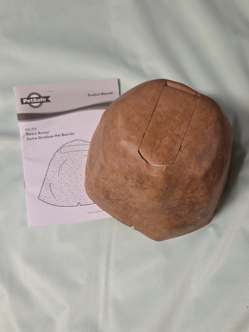 PetSafe Brown Outdoor Pet Barrier   Shaped Like A Rock